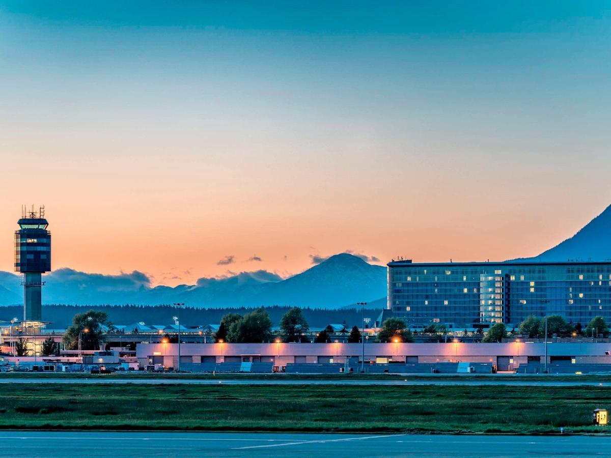 Fairmont Vancouver Airport In-Terminal Hotel Richmond Bagian luar foto